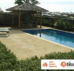 La Mer Home with a Pool - Accommodation QLD