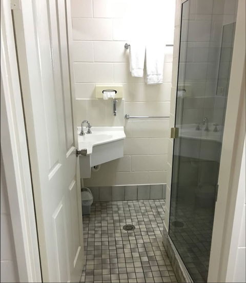 Barrier Reef Motel - Accommodation QLD 5