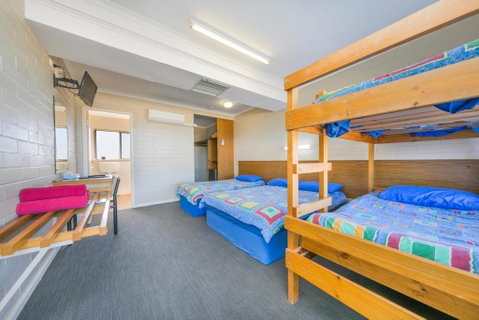 Nullarbor Roadhouse - Accommodation QLD 6