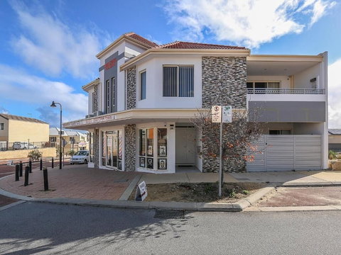 Rose Hotel Clarkson - Accommodation QLD 1