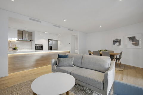 SOKO Waterfront - Accommodation QLD 7