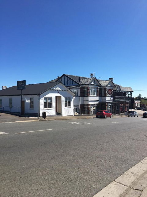 Lords Hotel - Accommodation QLD 1