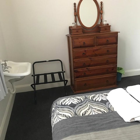 Lords Hotel - Accommodation QLD 2