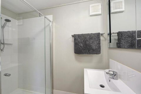 Alva Beach Tourist Park - Accommodation QLD 3