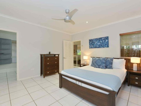 Sandwater Tropical Beachside Holiday House - Accommodation QLD 2