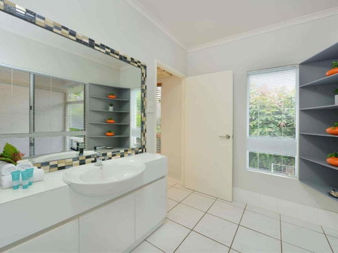 Sandwater Tropical Beachside Holiday House - Accommodation QLD 4