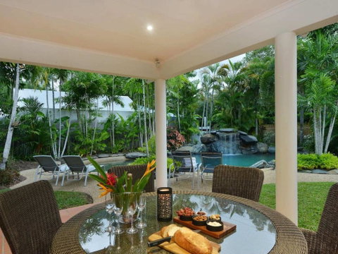 Sandwater Tropical Beachside Holiday House - Accommodation QLD 5