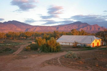 Edeowie Station - Accommodation QLD 6