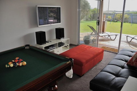 Island Daze Surf Beach Phillip Island - Accommodation QLD 4