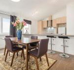 Blue Rosella on Piper - Accommodation QLD