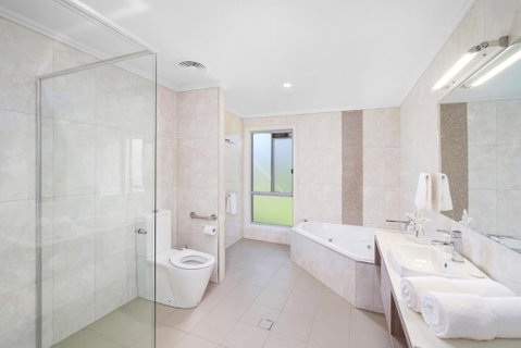 Ironbark Villa 4 - Accommodation QLD 1