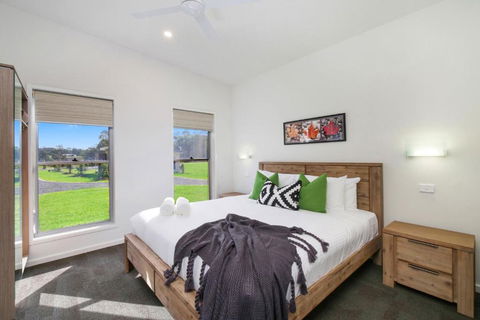 Ironbark Villa 6 - Accommodation QLD 2