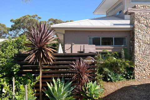 Serenity Lodge For Couples - Accommodation QLD 2