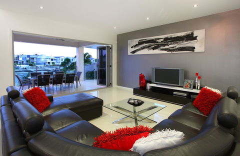 Infinity Quays - Accommodation QLD 3