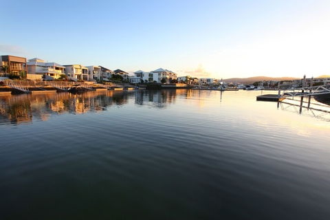 Infinity Quays - Accommodation QLD 2