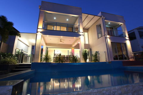 Infinity Quays - Accommodation QLD 1