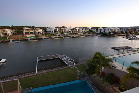 Infinity Quays - Accommodation QLD 6