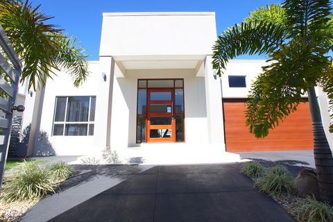 Infinity Quays - Accommodation QLD 0