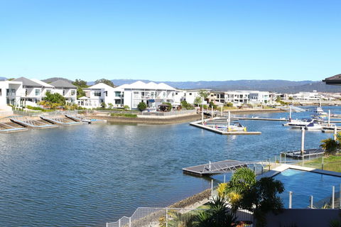 Infinity Quays - Accommodation QLD 4