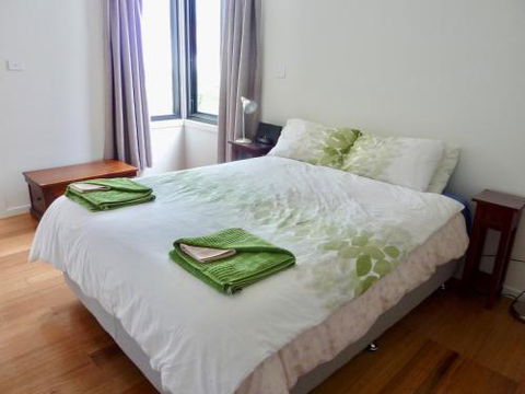 Omaroo House Panoramic Water Views - Accommodation QLD 4