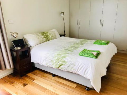 Omaroo House Panoramic Water Views - Accommodation QLD 3