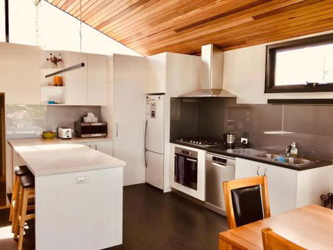 Omaroo House Panoramic Water Views - Accommodation QLD 5