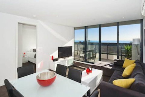 Location And Bay Views - Accommodation QLD 0