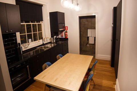 Sanctum Boutique Apartments - Accommodation QLD 2