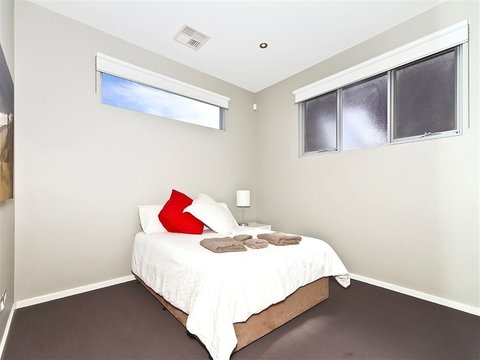 Ocean 180A - Accommodation QLD 4