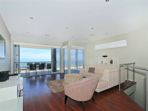 Ocean 180A - Accommodation QLD 2