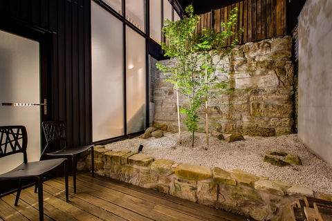 White Room Apartments - Accommodation QLD 3