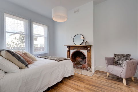 White Room Apartments - Accommodation QLD 4