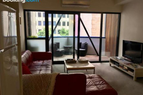 Quiet Laneway Apartment Near Bourke St. Mall - Accommodation QLD 2