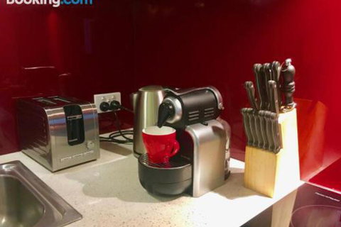 Quiet Laneway Apartment Near Bourke St. Mall - Accommodation QLD 3