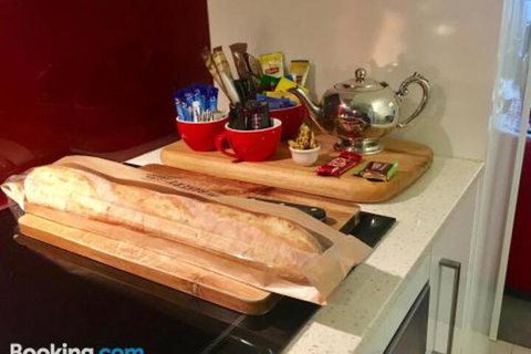 Quiet Laneway Apartment Near Bourke St. Mall - Accommodation QLD 4