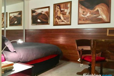 Quiet Laneway Apartment Near Bourke St. Mall - Accommodation QLD 7