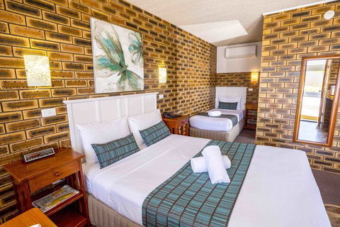 Apple & Grape Motel - Accommodation QLD 2