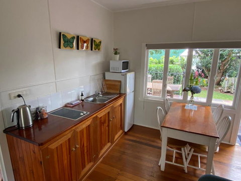 Miss Bullens Cottage - Accommodation QLD 1