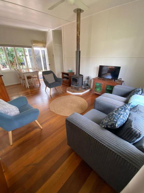 Miss Bullens Cottage - Accommodation QLD 5