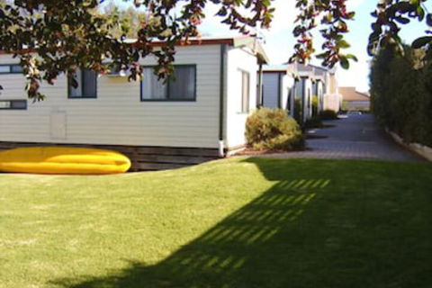Inverloch Cabins - Accommodation QLD 3