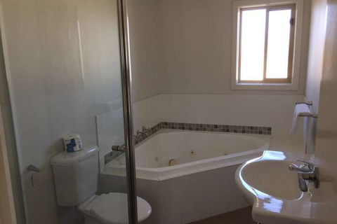 Inverloch Cabins - Accommodation QLD 6