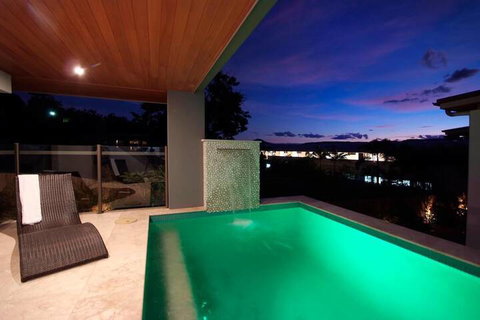Villa One On Murphy Luxury Villa - Accommodation QLD 4