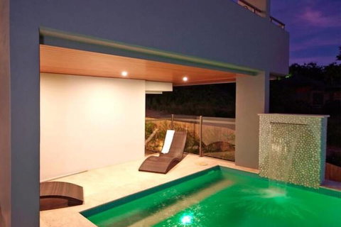 Villa One On Murphy Luxury Villa - Accommodation QLD 5