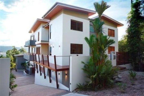 Villa One On Murphy Luxury Villa - Accommodation QLD 2
