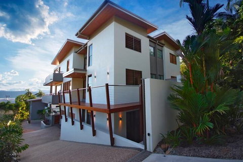 Villa One On Murphy Luxury Villa - Accommodation QLD 1