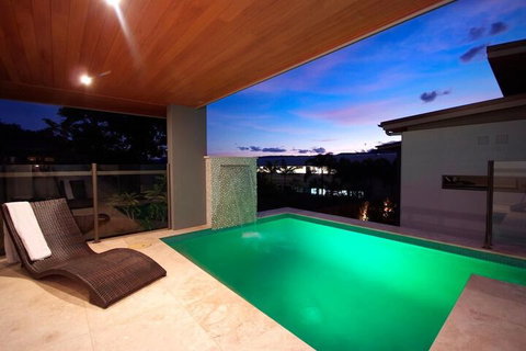 Villa One On Murphy Luxury Villa - Accommodation QLD 6