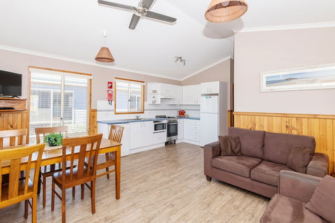 Holiday Haven Lake Tabourie - Accommodation QLD 6