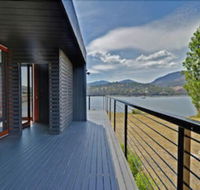 Amazing Unique Five-Star Waterfront Retreat - Accommodation QLD