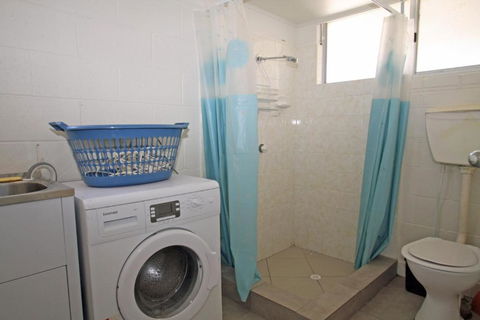 Unbeatable Waterfront Location - Accommodation QLD 2