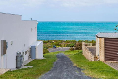Seagull House Ocean Viewed House - Accommodation QLD 3